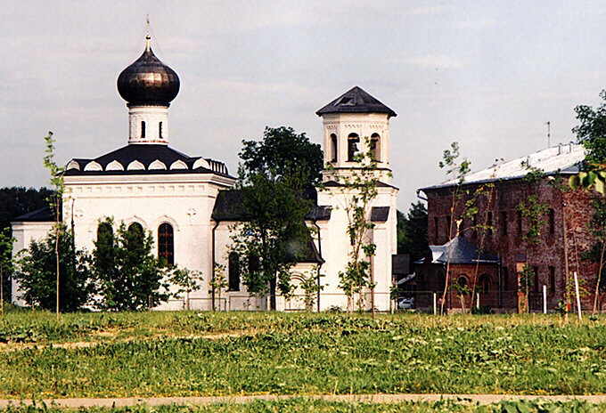 Klin district. Klin. Church of Tikhon Zadonsky.  cent.