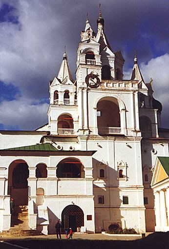 Odintsovo district. Zvenigorod. Savvin-Storozhevsky Monastery. Belfry and Transfiguration Church. XVII cent.