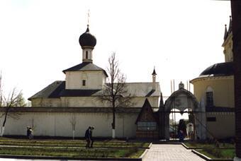 Церковь Троицы в Новоголутвином монастыре в Коломне