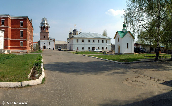 Территория Спасского монастыря; вид с запада. 2002, 28 апреля.