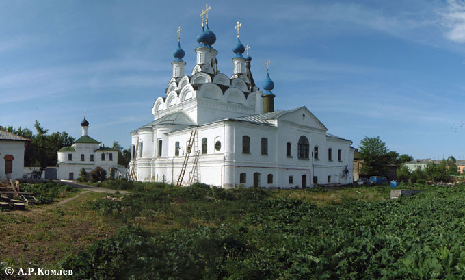 Территория Благовещенского монастыря; вид с северо-восточной стороны. 2002, 2 июня.