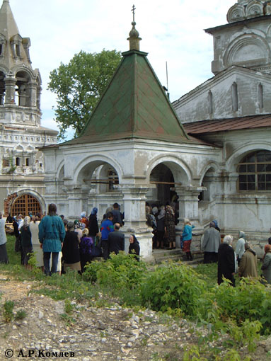 Западное крыльцо Воскресенского собора. 2002, 2 июня.