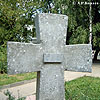 Памятный крест у алтаря Вознесенского храма, установленный на могиле священника Гавриила Васильевича Ястребова. 2001, 25 августа.