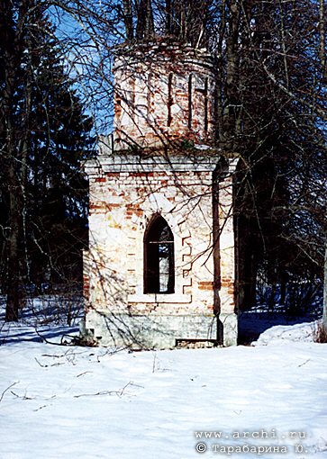Ostashevo. Tower at the entrance into front yard.