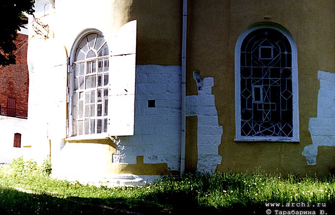 –¤зань. ’ристорождественска¤ церковь (видны остатки ”спенского собора XV в.). ‘ото 2001