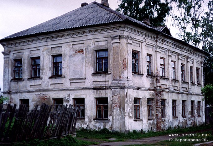 Uglich. Rostovskaya str. House of Opariny. Photo 2001