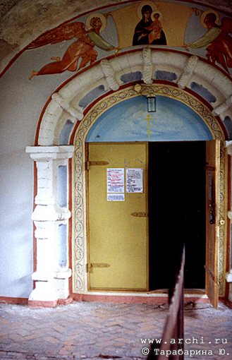 Uglich. Resurrection Monastery. Portal of Church Refectory. Photo 2001
